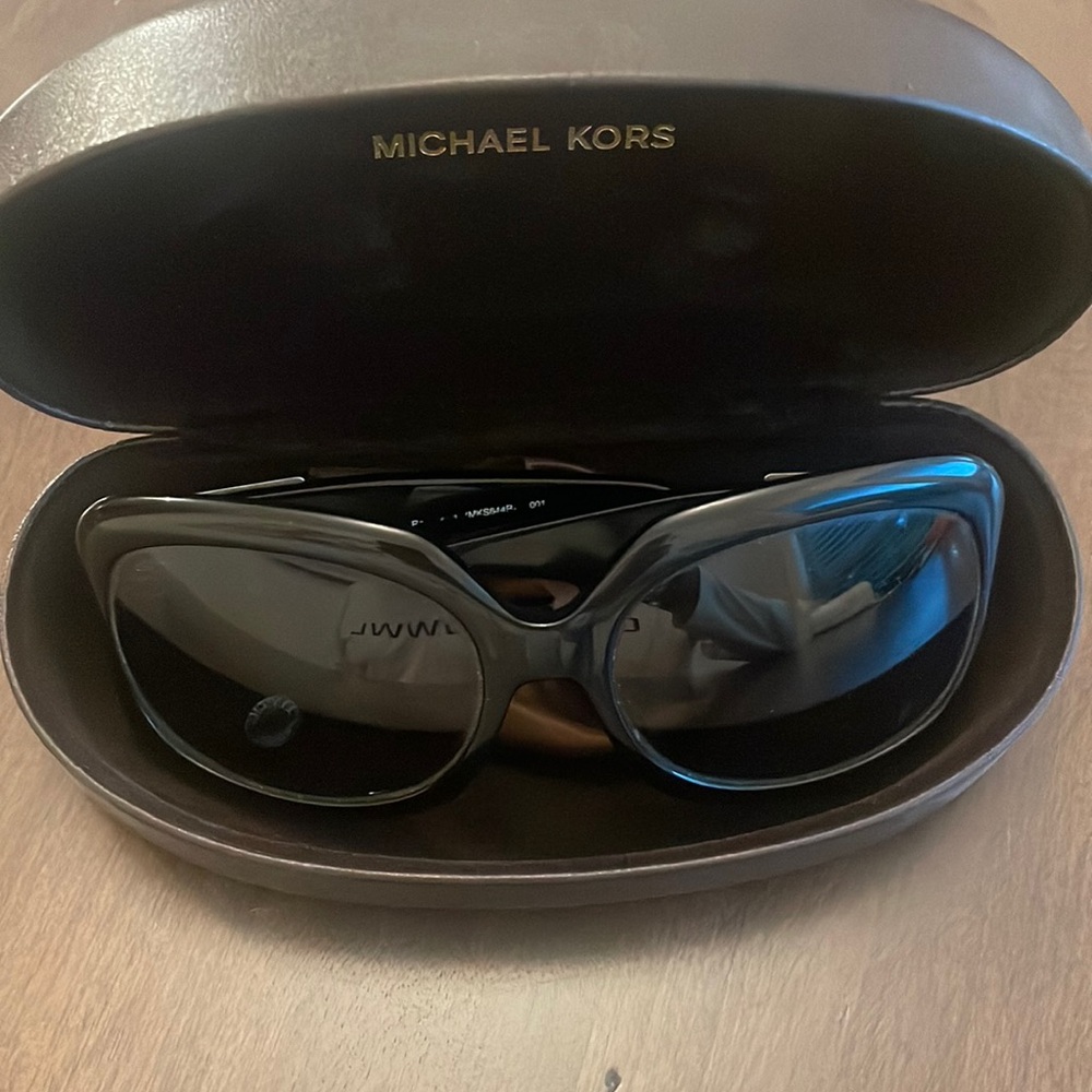 Michael Kors - Brown sunglasses with case and cleaning cloth